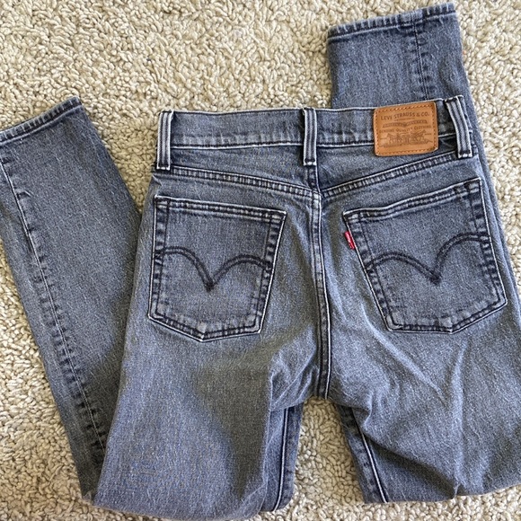 Levi’s women’s black wedgie 24, excellent condition. Denim jeans. - Picture 5 of 5